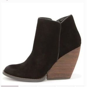Very Volatile Whitby Black Suede Leather Wedge Ankke Booties Size 8.5